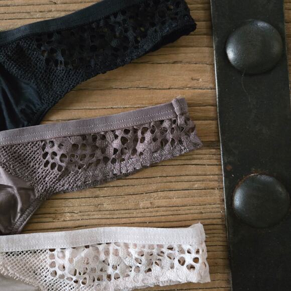 Victoria's Secret Very Sexy Smooth Satin and Keyhole Lace Thong Bundle sz S New - Picture 2 of 5